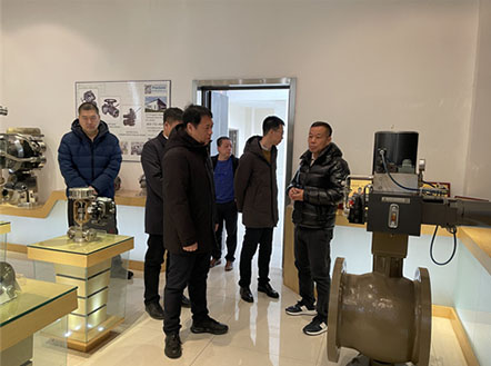 鞍山市紀委副書記熊再峰走訪拜爾，落實營商環境監督行動